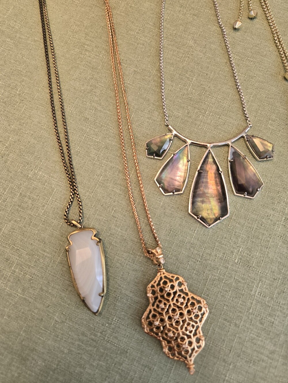 Kendra Scott bulk. 12 necklaces and 6 rings Various metals and conditions - Picture 4 of 11